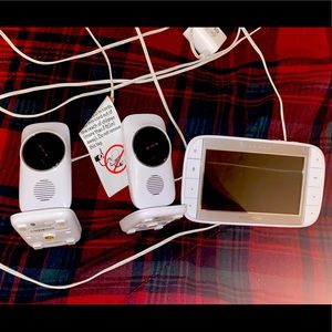Motorola baby monitor with 2 cameras used
